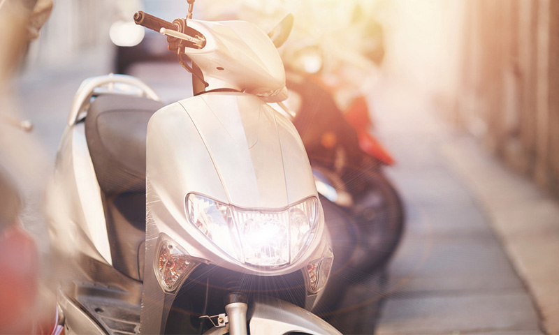 汽車遠光燈危害大？電動車遠光燈危害是汽車的7倍，該管管了！